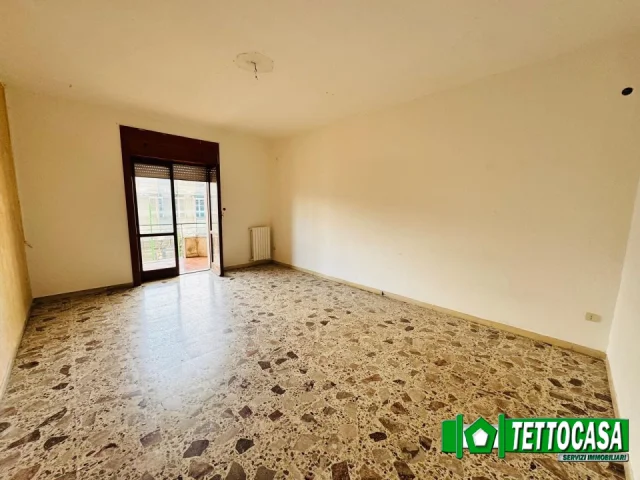 Appartamenti in Vendita - Grande appartamento affaccio villa con box