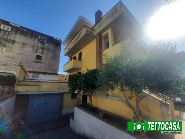 Villa con giardino a pochi passi dal corso