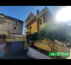 Villa con giardino a pochi passi dal corso
