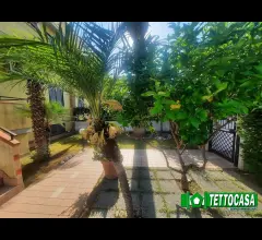 Appartamenti in Vendita - Villa con giardino a pochi passi dal corso