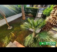 Appartamenti in Vendita - Villa con giardino a pochi passi dal corso