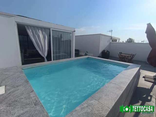 Nu0vo con piscina e terrazzo