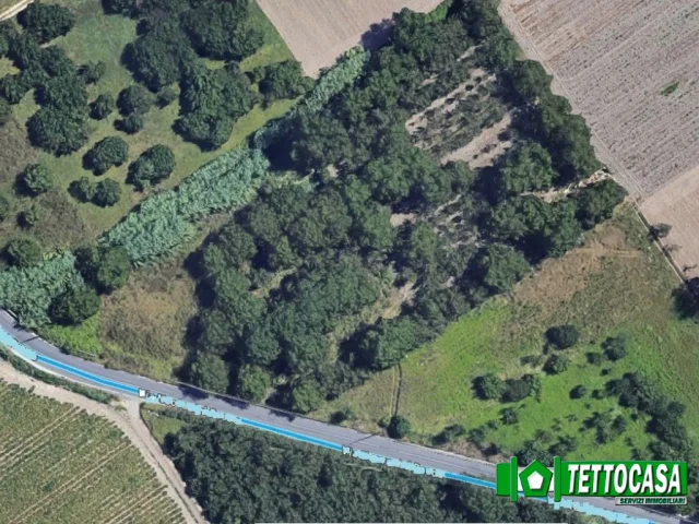 3300 mq terreno agricolo fronte strada