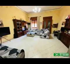 Centro quattro vani terrazzo economica cosa vuoi di piu?