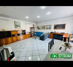 Appartamenti in Vendita - Grande appartamento zona centralissima