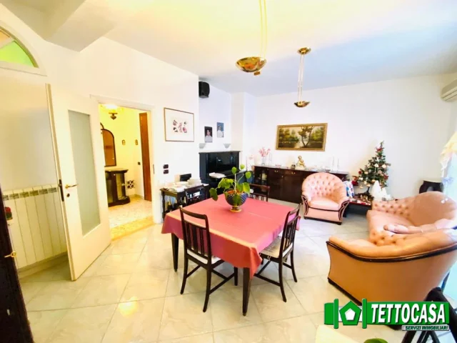 Appartamenti in Vendita - Vendita 4 vani con ampio terrazzo in zona centralissima