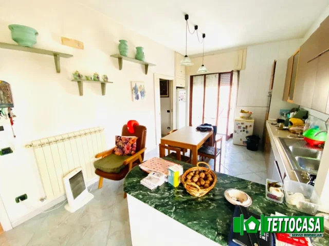 Appartamenti in Vendita - Vendita 4 vani con ampio terrazzo in zona centralissima