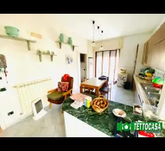 Appartamenti in Vendita - Vendita 4 vani con ampio terrazzo in zona centralissima