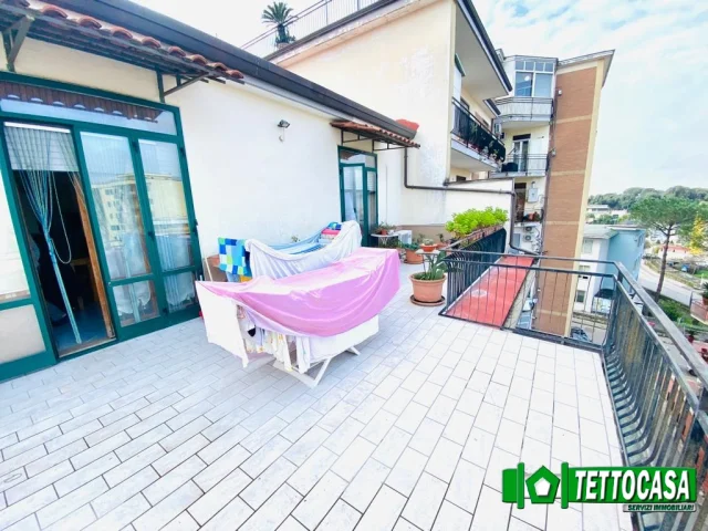 Appartamenti in Vendita - Vendita 4 vani con ampio terrazzo in zona centralissima