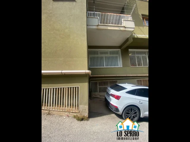 Appartamenti in Vendita - Magazzino di 150 mq in via maria riposo