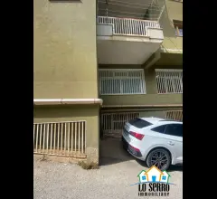 Appartamenti in Vendita - Magazzino di 150 mq in via maria riposo