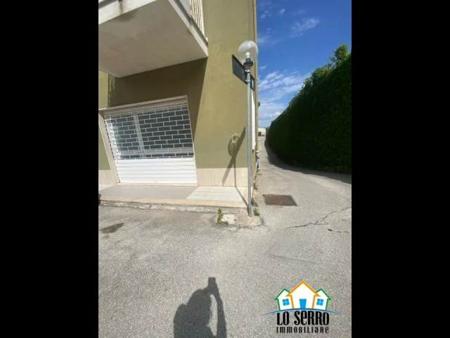 Appartamenti in Vendita - Magazzino di 150 mq in via maria riposo