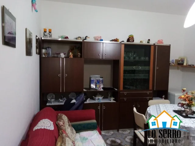 Appartamenti in Vendita - Appartamento via monte grappa secondo piano