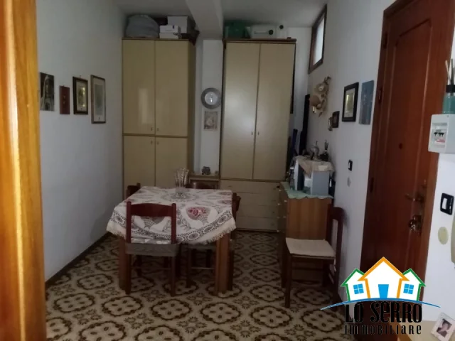 Appartamenti in Vendita - Appartamento via monte grappa secondo piano