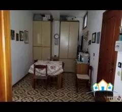 Appartamenti in Vendita - Appartamento via monte grappa secondo piano