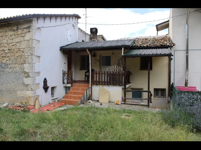 Appartamenti in Vendita - Casa indipendente in vendita a caramanico terme periferia