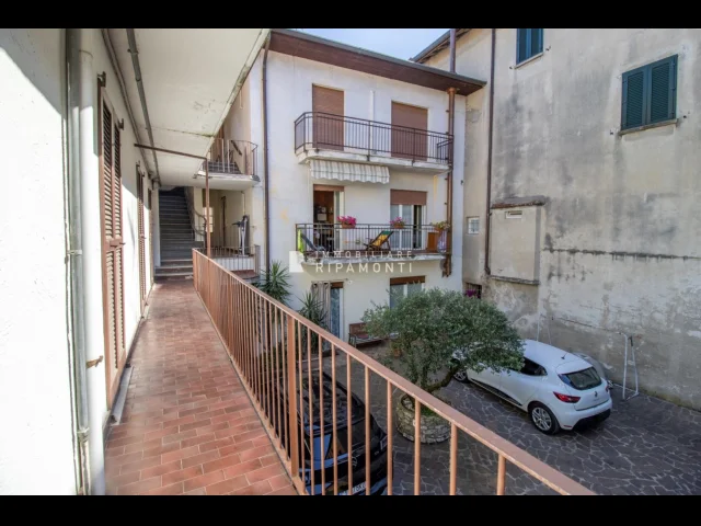 Appartamenti in Vendita - Complesso immobiliare di otto appartamenti.