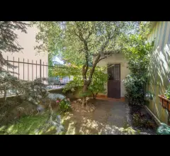 Appartamenti in Vendita - Complesso immobiliare di otto appartamenti.