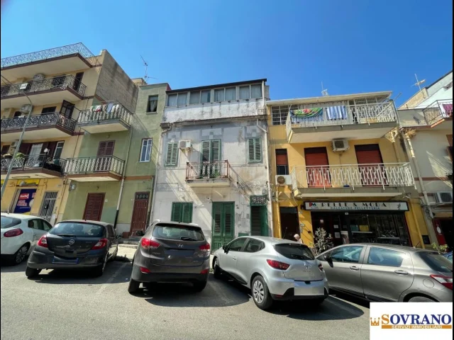 Appartamenti in Vendita - Capaci: immobile indipendente su 2 livelli