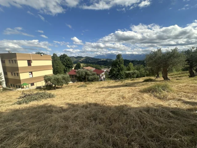 Appartamenti in Vendita - Terreno edificabile in vendita
