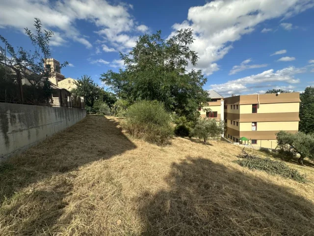 Appartamenti in Vendita - Terreno edificabile in vendita