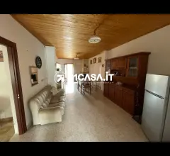 Appartamenti in Vendita - Abitazione al piano terra con giardino e garage a neviano