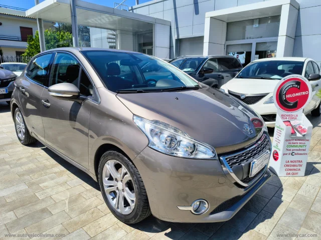 Peugeot 208 1.2 vti 82 cv 5p. allure