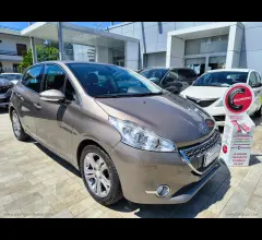 Peugeot 208 1.2 vti 82 cv 5p. allure