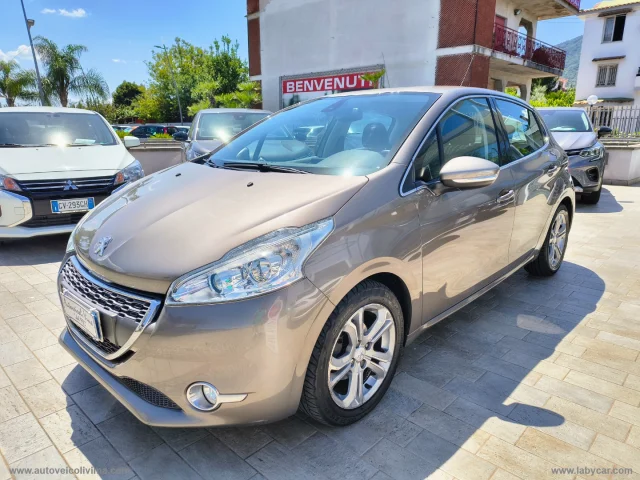 Auto - Peugeot 208 1.2 vti 82 cv 5p. allure