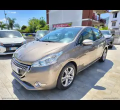 Auto - Peugeot 208 1.2 vti 82 cv 5p. allure
