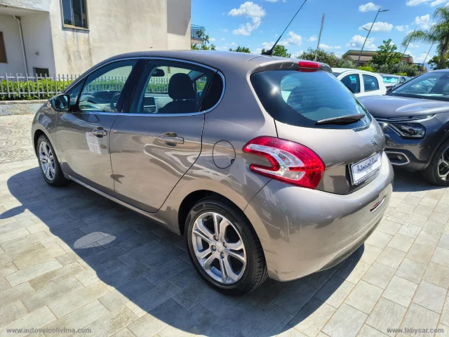 Auto - Peugeot 208 1.2 vti 82 cv 5p. allure