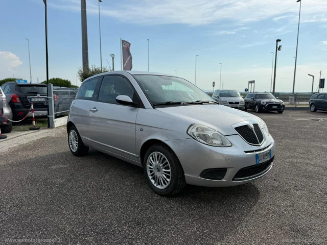 Lancia ypsilon 1.2 oro