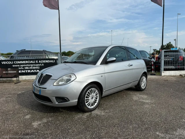 Auto - Lancia ypsilon 1.2 oro