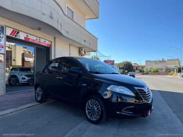 Auto - Lancia ypsilon 1.3 mjt 95 cv 5p. s&s gold