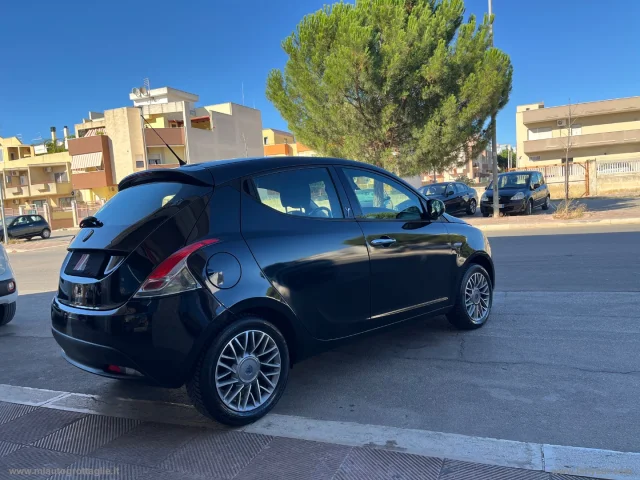 Auto - Lancia ypsilon 1.3 mjt 95 cv 5p. s&s gold