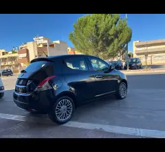 Auto - Lancia ypsilon 1.3 mjt 95 cv 5p. s&s gold