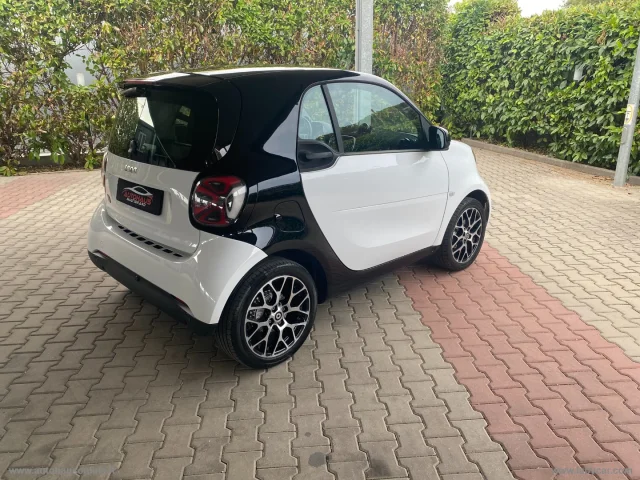 Auto - Smart fortwo electric drive prime