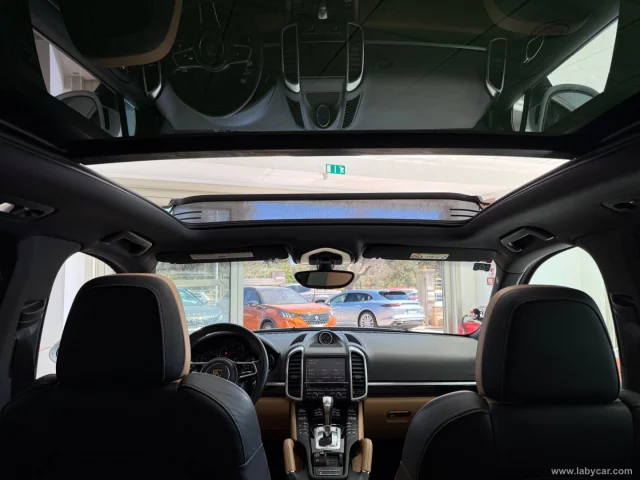 Auto - Porsche cayenne 3.0 diesel platinum edition