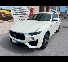 Maserati levante 330 cv mhev awd gt