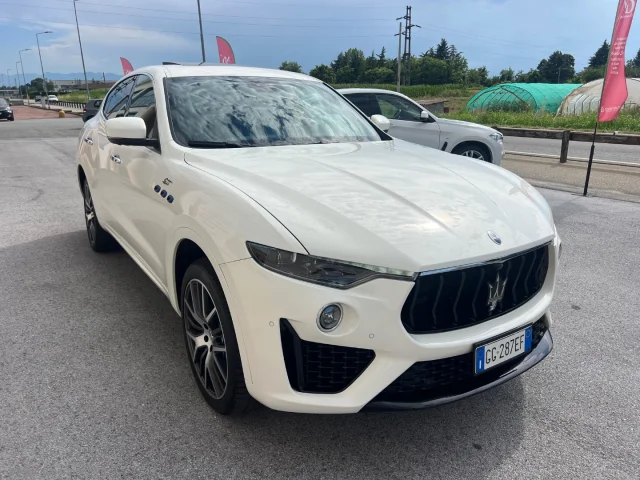 Auto - Maserati levante 330 cv mhev awd gt