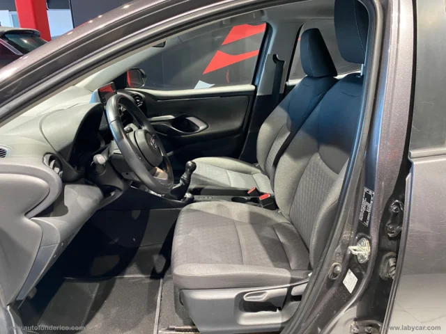 Auto - Toyota yaris 1.0 5p. trend