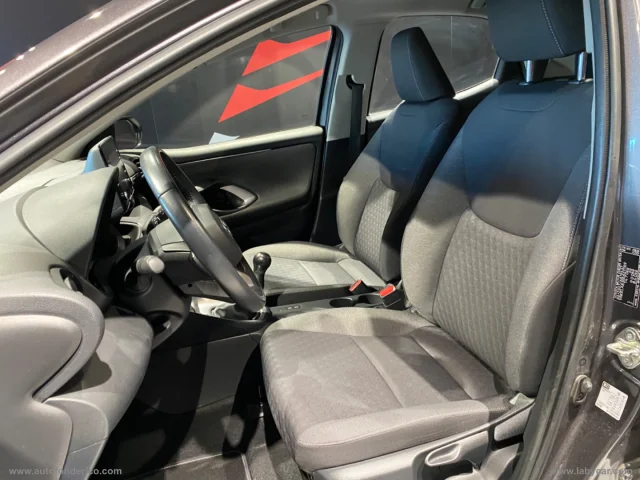 Auto - Toyota yaris 1.0 5p. trend