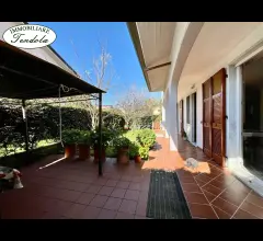 Semindipendente terratetto con giardino luni scavi