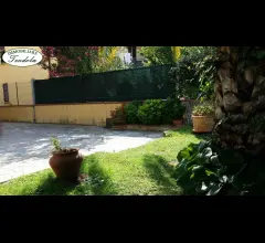 Appartamenti in Vendita - Semindipendente terratetto con giardino