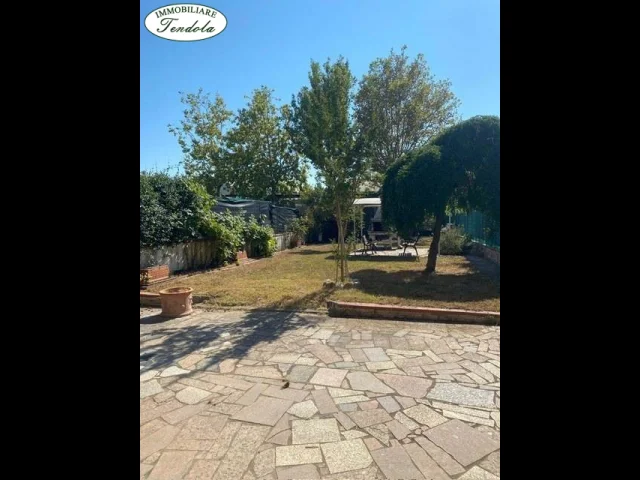 Appartamenti in Vendita - Semindipendente terratetto con giardino