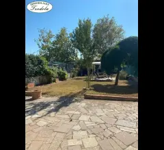 Appartamenti in Vendita - Semindipendente terratetto con giardino
