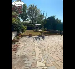 Appartamenti in Vendita - Semindipendente terratetto con giardino