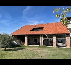 Casolare indipendente con giardino 1000 mt
