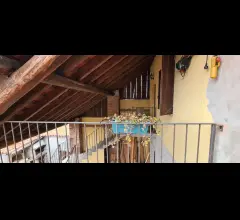 Appartamenti in Vendita - Casolare indipendente con giardino 1000 mt