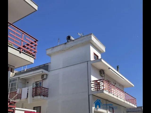 Appartamenti in Vendita - Porzione di bifamiliare con terrazzo e posti auto